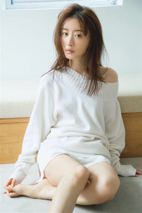 松本まりか おっぱい|松本まりかのエロ画像。写真集のランジェリー下着姿＆美乳な水。